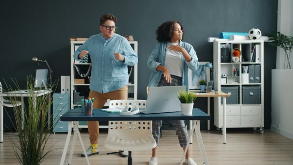 10 stratégies efficaces pour bouger au bureau